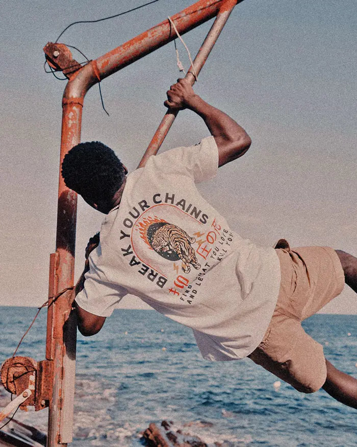T-SHIRT 'BREAK YOUR CHAINS - VOL. 1'